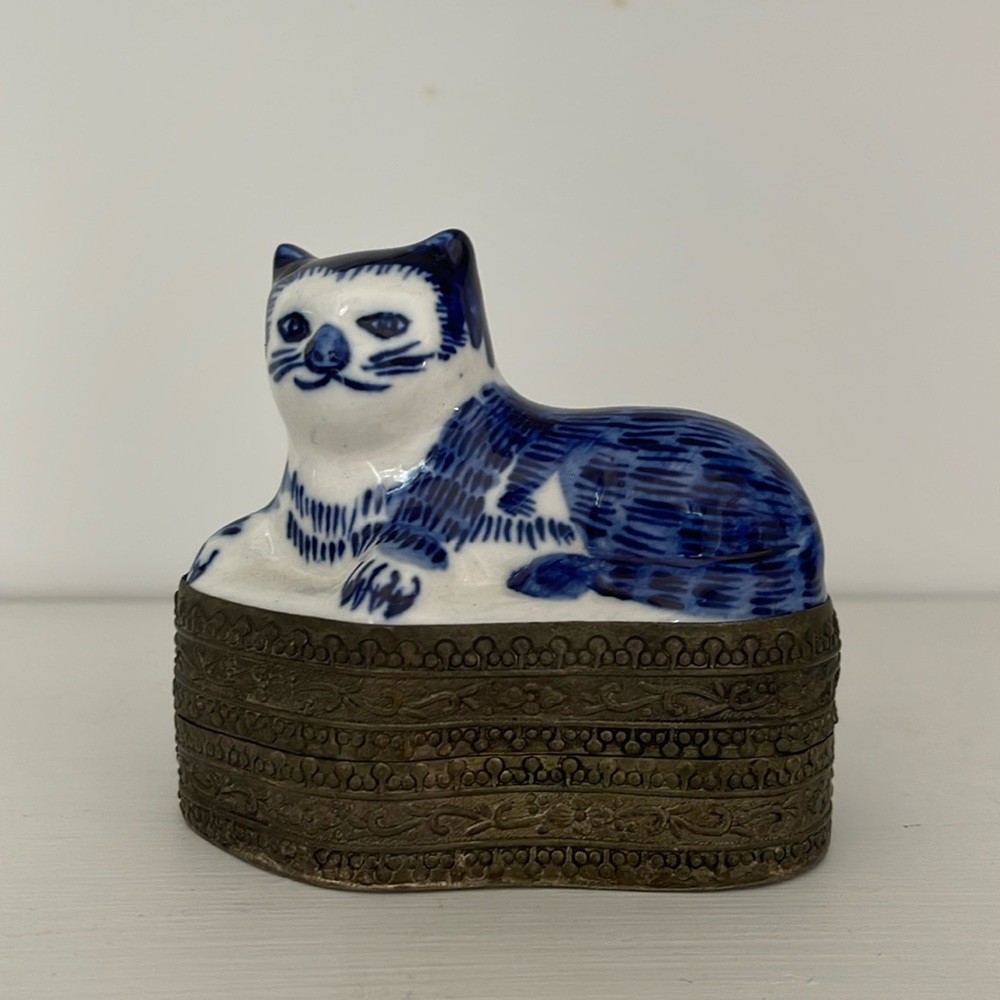 Cat trinket box